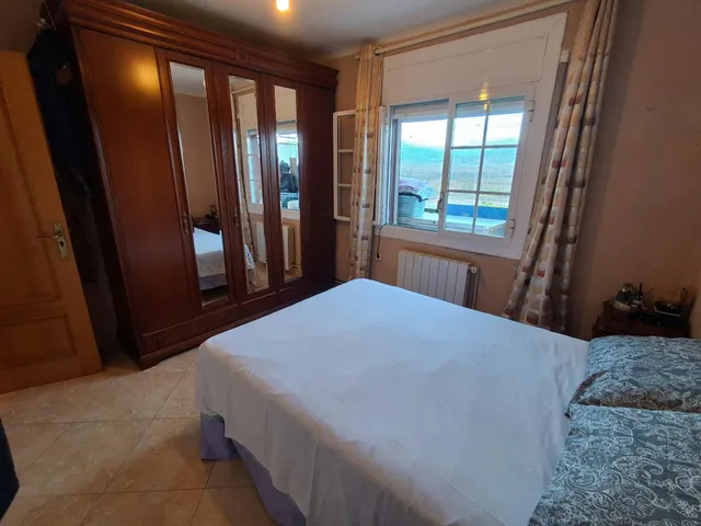 Gran oportunidad, piso para entrar a vivir con 3 dormitorios, orientado Sur, primera planta, espectaculares vistas a la montaña de la Tossa — 21