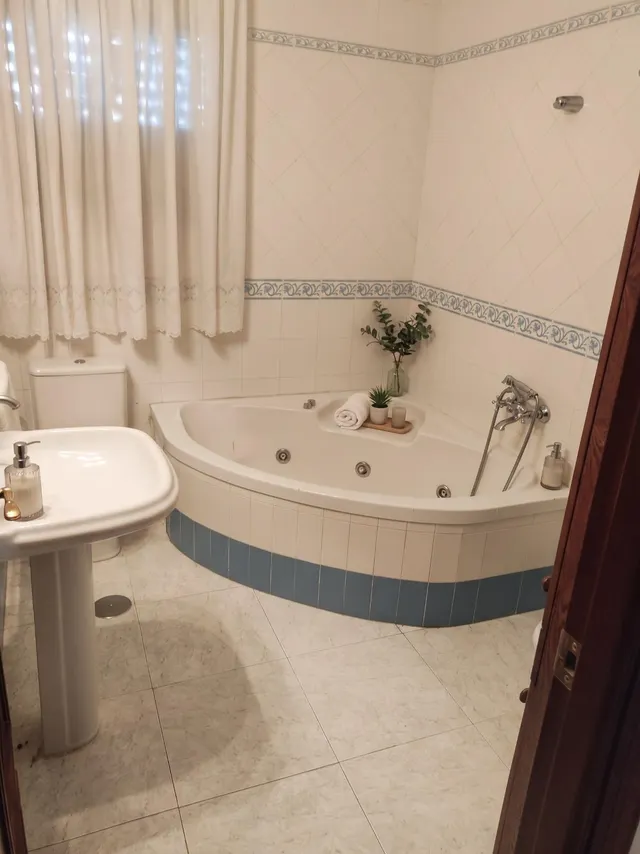 Espectacular vivienda reformada en Lepe – amplitud, elegancia y encanto andaluz — 12