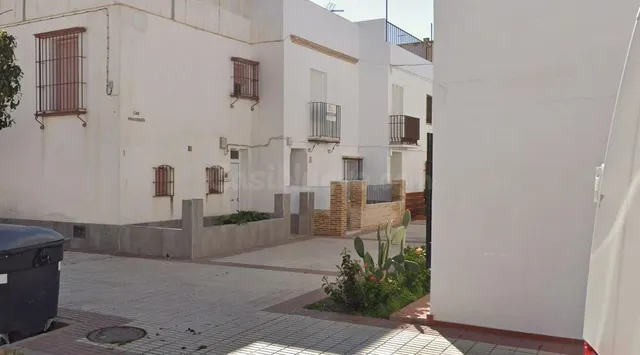 SE VENDE CASA OKUPADA en Calle ORQUIDEAS Nº 8 Palacios y Villafranca (Los) (Sevilla) — 2