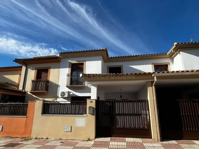VIVIENDA UNIFAMILIAR DE 252 M2 TOTALMENTE LEGAL MUY CERCA DE