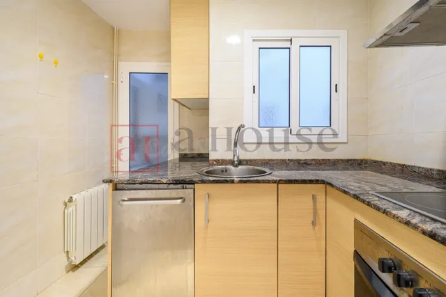 Piso listo para entrar a vivir con balcón en sant gervasi — 5