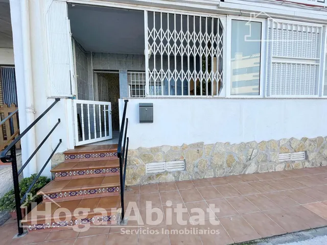 EXTERIOR CON 2 TERRAZAS JUNTO A LA PLAYA — 35