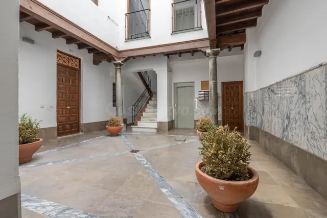 VENTA DE CÉNTRICO PISO DÚPLEX EN CALLE ELVIRA - GRANADA — 2