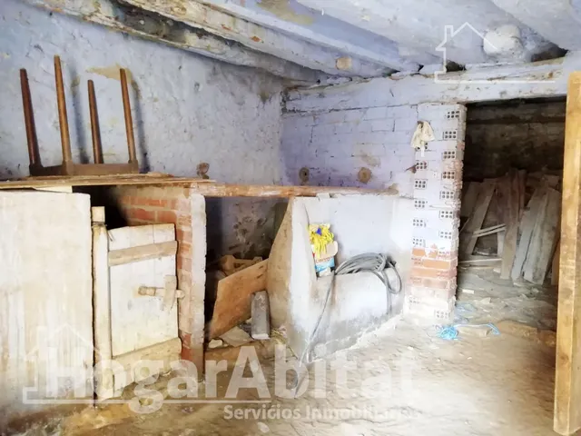 AMPLIA CASA DE PUEBLO PARA REFORMAR CON SOLAR — 7