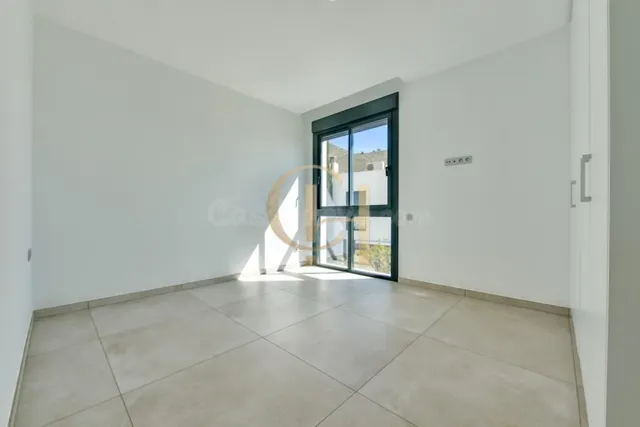 Moderna villa independiente con piscina privada y garaje — 16
