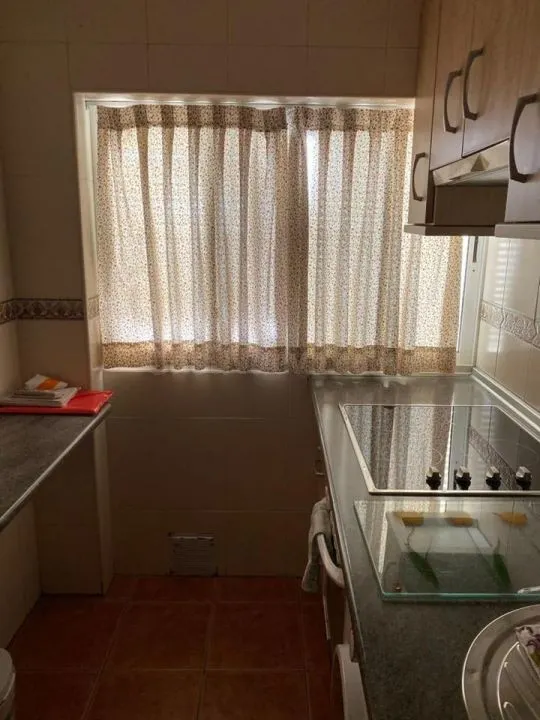 Piso para estudiantes en La Chana (Calle Sagrada Familia) – 4 habitaciones exteriores, aire acondicionado y muy luminoso (REF: DLR 870) — 10