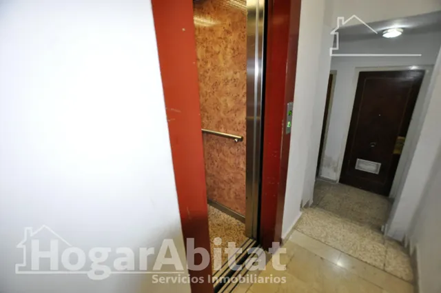 ¡EN PLENO CENTRO! AMPLIO, BONITO Y EXTERIOR CON DOS BALCONES Y ASCENSOR — 33