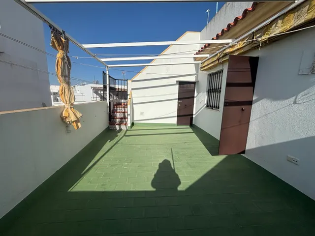 Casa  independiente en perfecto estado con terraza — 46
