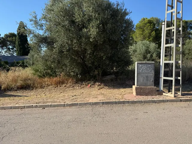 Parcela en Urbanización Los Teatinos. — 9