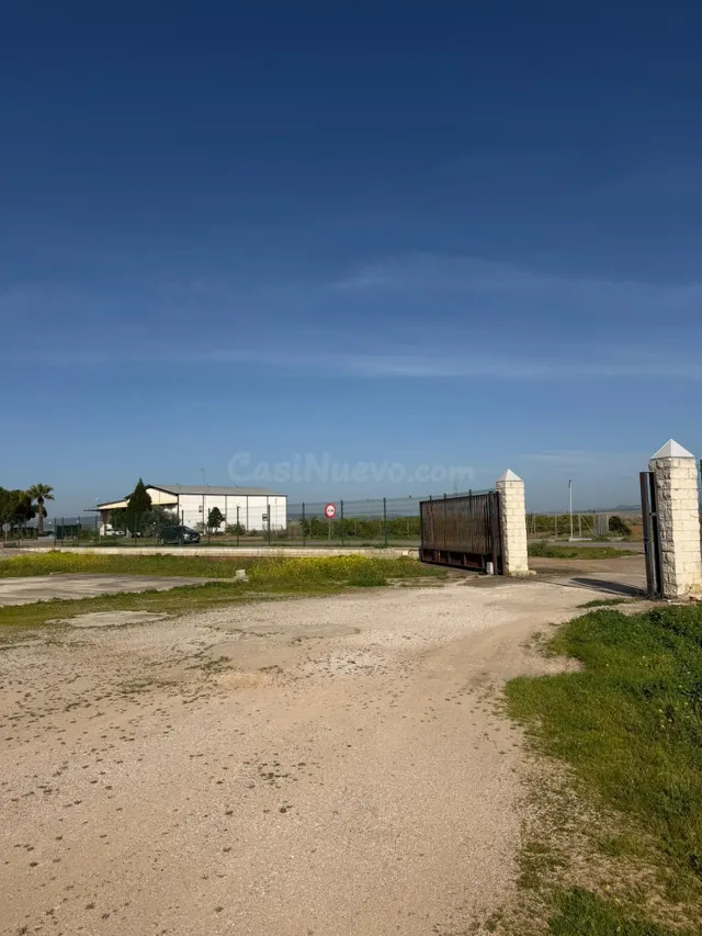 Espectacular Nave Industrial de 1.268 m2 con Vivienda y Gran - foto 5