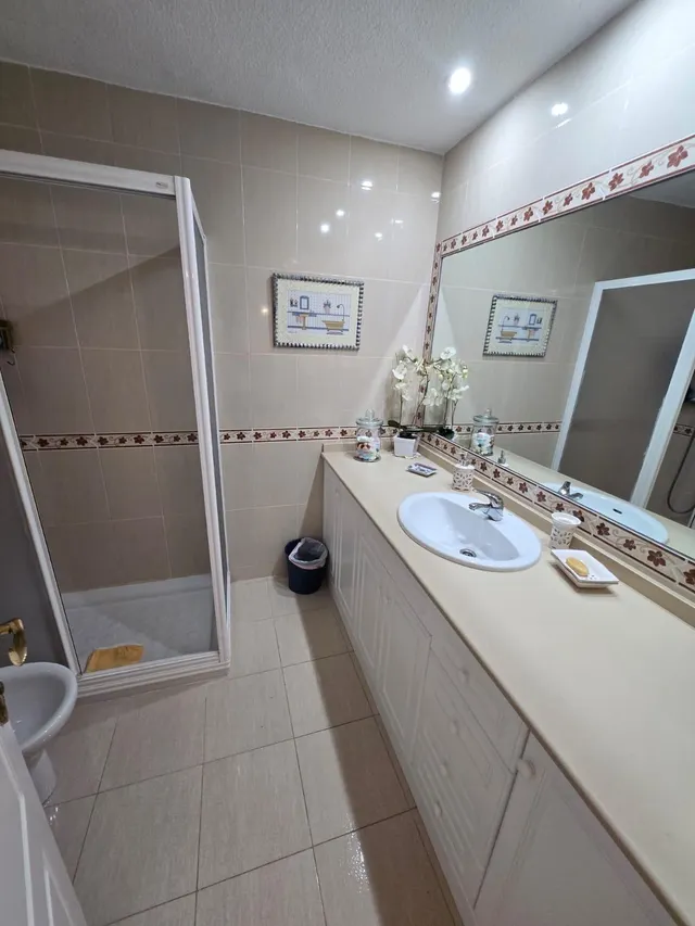 MAGNIFICA VIVIENDA EN PRIMERA LINEA DE PLAYA Y CON PISCINA COMUNITARIA, IDEAL PARA VIVIR TODO EL AÑO — 22