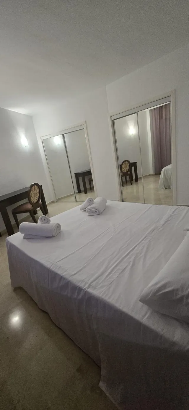 Piso amplio y luminoso de tres dormitorios  en primera línea de playa en Hacienda Beach II-III | CABANILLAS REAL ESTATE — 12