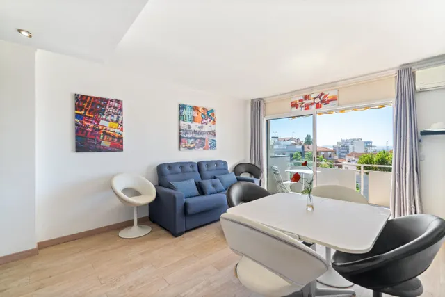 Luminoso piso con vistas espectaculares a la Bahía de Roses y garaje cerrado incluido. — 23
