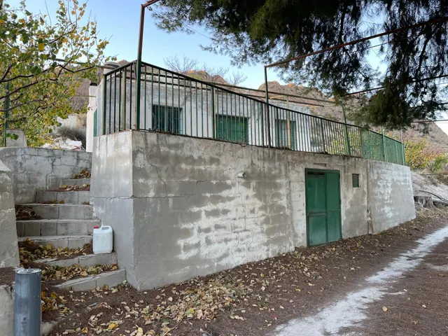Casa con gran terreno en El Fenazar - foto 5