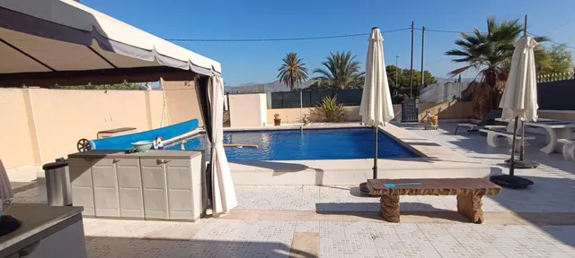 Chalet con parcela y piscina privada — 6
