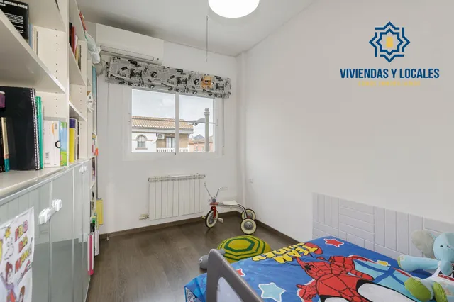 ¡Tu nuevo hogar te espera en Churriana de la Vega! Casa adosada con patio, garaje y futura parada de metro a pocos pasos. — 10