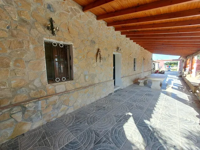 FINCA RURAL CON 4 VIVIENDAS Y NAVE — 23