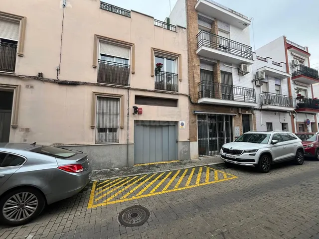 SE ALQUILA GARAJE PARA COCHE PEQUEÑO Y TRASTERO - foto 5
