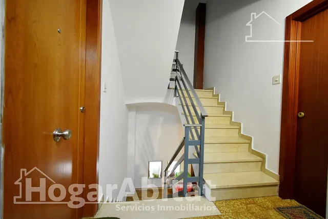 Muy amplio con balcón, exterior y muchísima luz natural — 35