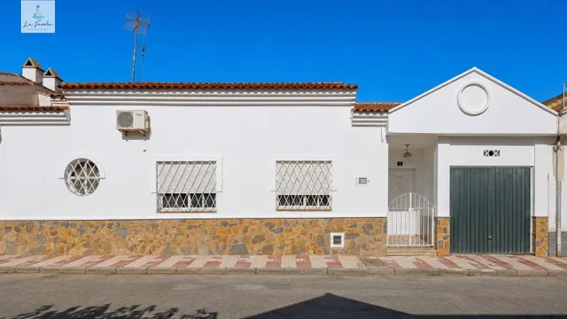 CHALET ADOSADO DE 4 DORMITORIOS EN estación DE CÁRTAMA (MÁLA
