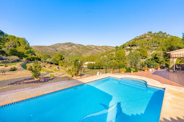 Finca Valleverde. Encantadora villa de una sola planta en venta en Llíber con una gran parcela. — 4