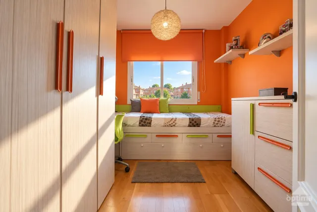 Pareado reformado con 5 habitaciones, terrazas y garaje en Reus — 33