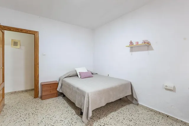 Piso 4 dormitorios en C/ San Juan de Dios de Granada. — 9