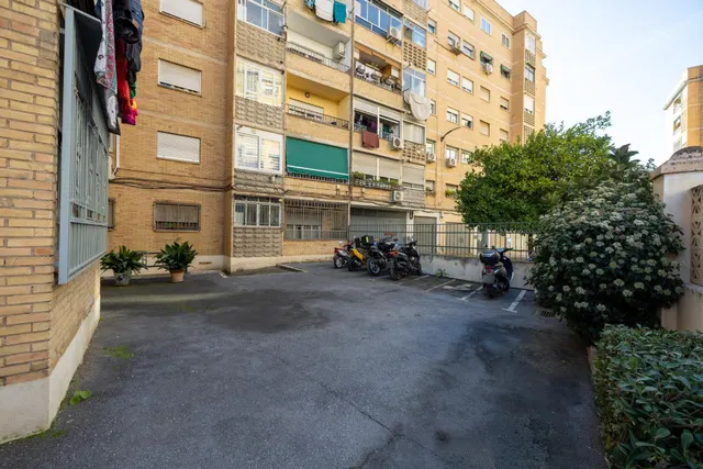 Tu próximo hogar en Calle Carmen de Icaza a 10 minutos de la parada del metro y del PTS. — 31
