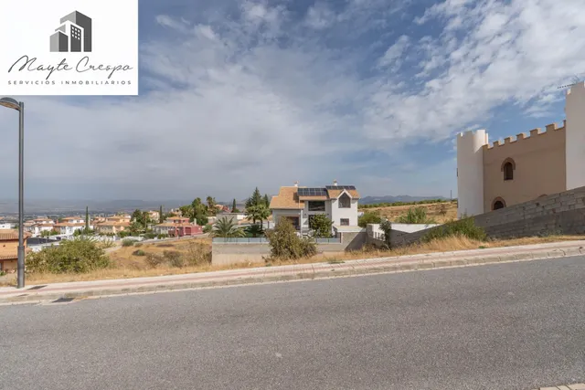 Terreno urbano de 750 m2 en Altos de La Zubia. Parcela 17, manzana M — 16