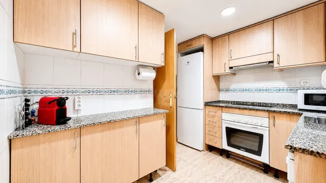 PISO DE 3 DORMITORIOS CON PISCINA, LICENCIA TURÍSTICA A 700  - foto 5
