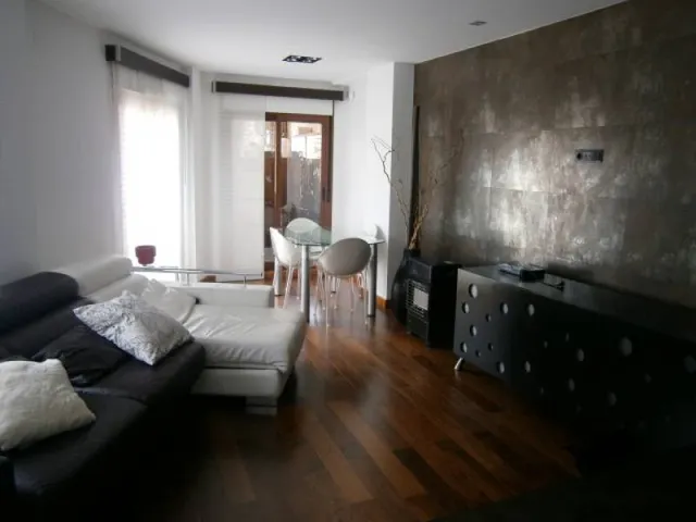 PISO EN MONOVAR — 8