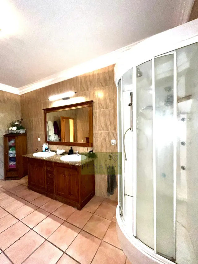 Espectacular chalet a la venta con impresionante jardín interior — 13
