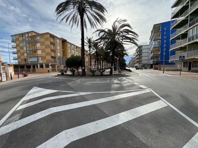 ESTUDIO COMPLETAMENTE REFORMADO.- 1ª LINEA DE MAR — 36