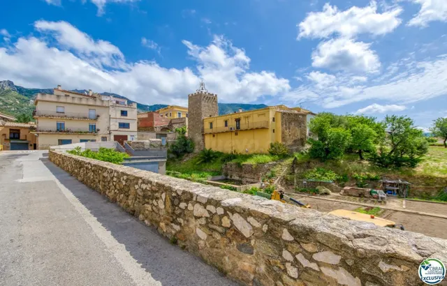 Autenticidad y potencial: Casa de pueblo con "voltes catalan - foto 3