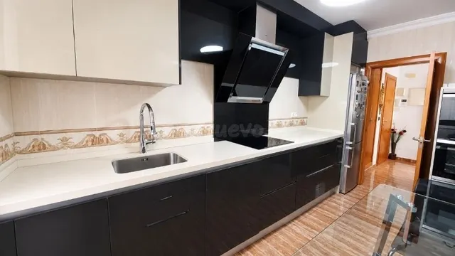 Amplio y precioso  piso de 4 dormitorios en alquiler  en camino de suárez — 24
