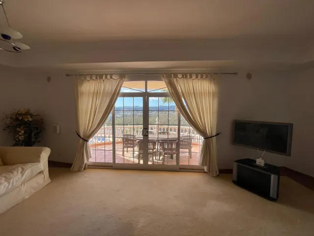 Exclusiva villa en Mijas Golf con vistas a la montaña y piscina privada — 12