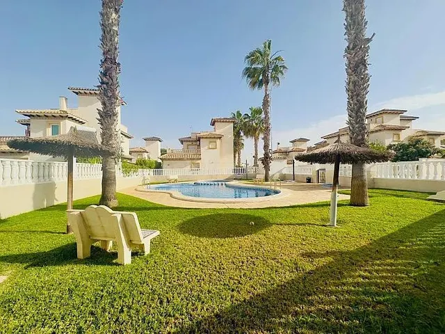 Acogedora casa adosada en venta en La Regia - foto 2