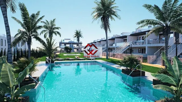 Bungalows de nueva construcción con jardín o solárium cerca de la playa en Pilar de la Horadada — 2