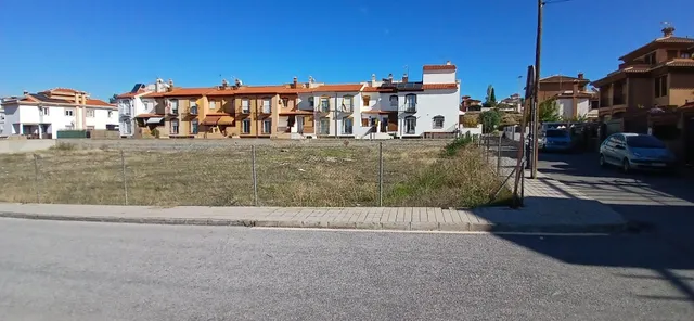 SOLAR URBANO 524 M2 JUNTO BASE AÉREA ARMILLA — 2