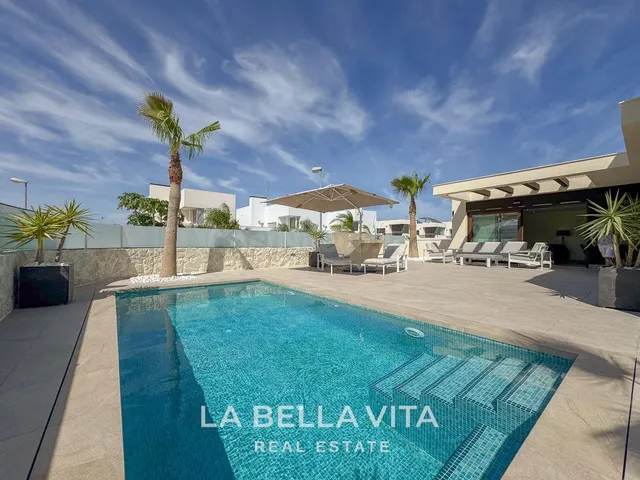 Excellente villa de una sola planta con piscina privada en B - foto 5
