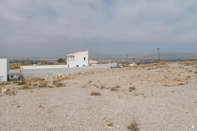 Terreno urbano de 750 m2 en Altos de La Zubia. Parcela 17, manzana M — 34