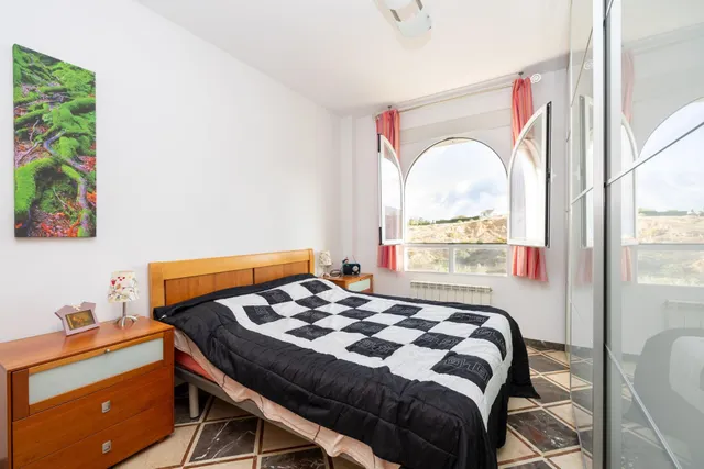 ¡Espectacular vivienda en Gójar con piscina propia! — 24