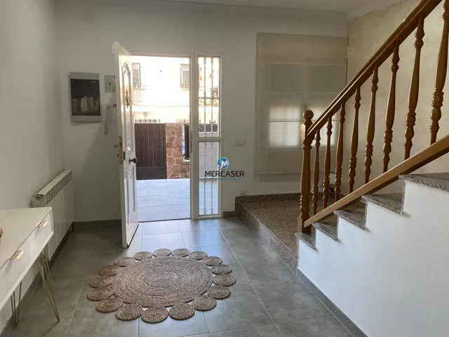 Chalet adosado en venta, Zona centro de Torres de la Alameda — 41
