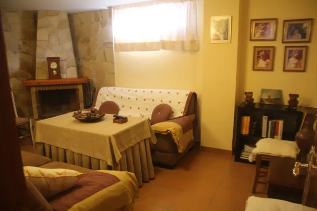 se vende casa adosada en el centro a tan solo 150 metros de la playa — 50