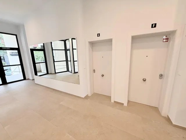 Luminoso apartamento semi-nuevo con terraza, piscina y parking — 49