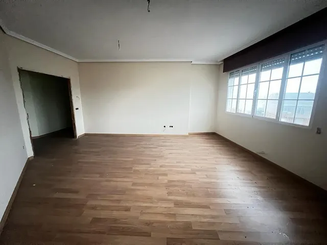 EDIFICIO EN CUATROVIENTOS — 4