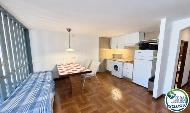 Amplio estudio con terraza y licencia turística a 80 metros  - foto 3