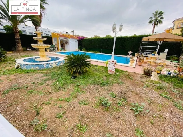 Gran Casa Independiente con piscina y zonas ajardinadas. — 8