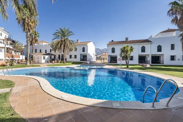 Adosado con espectacular terraza panorámica y piscina a 20 min de Granada — 27