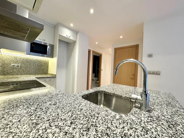 Piso de 67 m2 con 2 habitaciones y balcón en la Avenida Carlemany — 8